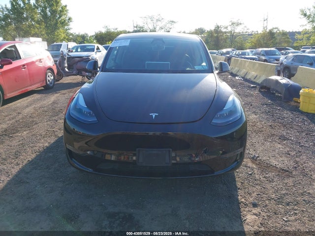 7SAYGAEE1PF903829 Tesla Model Y