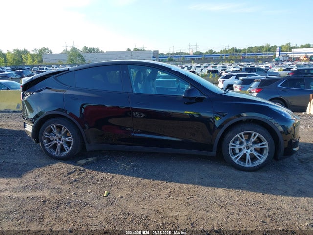 7SAYGAEE1PF903829 Tesla Model Y