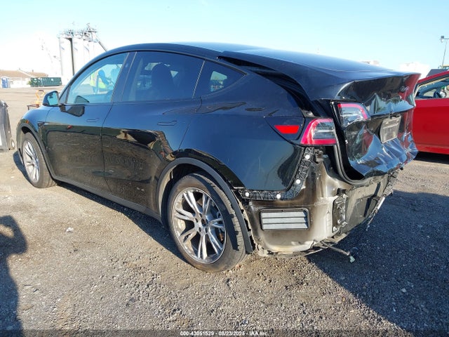 Tesla Model Y 2023 7SAYGAEE1PF903829 Image 3