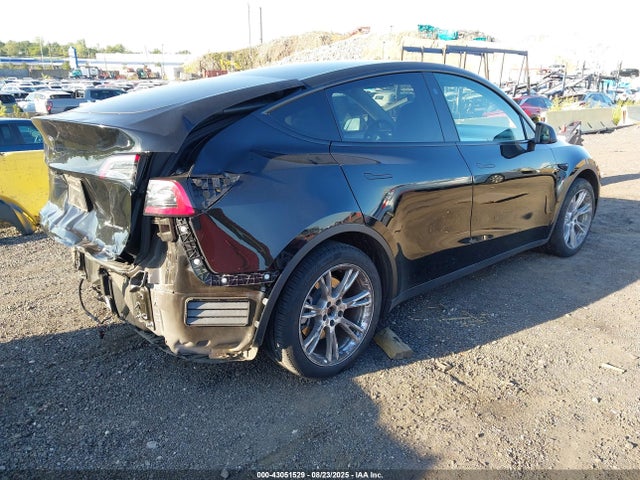 Tesla Model Y 2023 7SAYGAEE1PF903829 Image 4