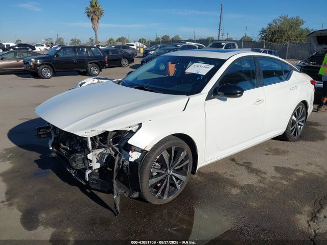 Nissan 2020 2020 1N4BL4CV4LN305531 Image 2