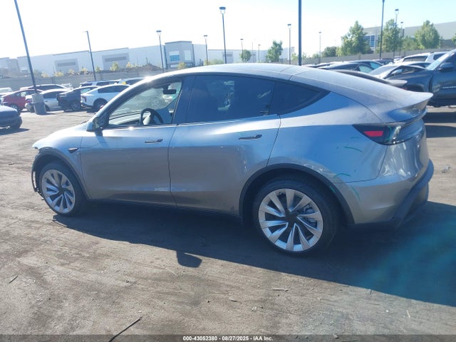Tesla Model Y 2026 7SAYGDED9TA442640 Image 15