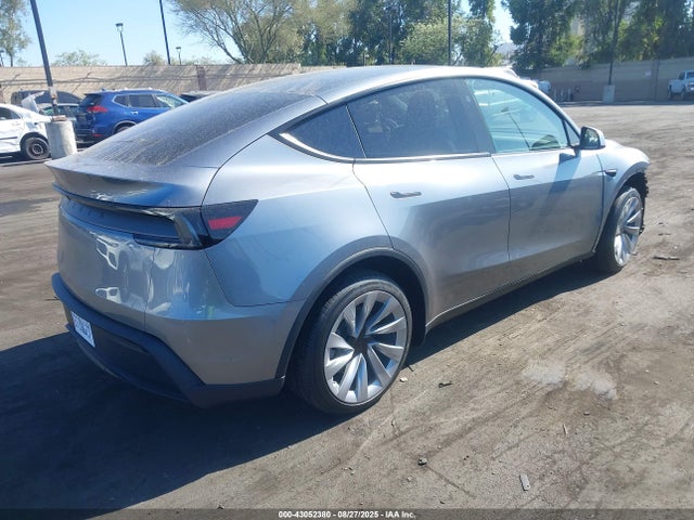 2026 TESLA MODEL Y 7SAYGDED9TA442640 Photo 3