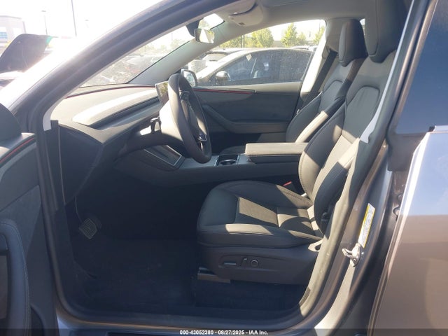 2026 TESLA MODEL Y 7SAYGDED9TA442640 Photo 4