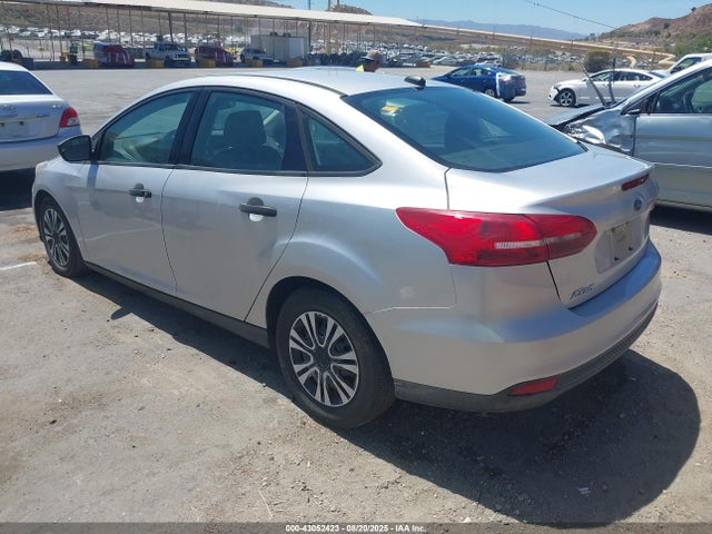 Ford 2015 2015 1FADP3E27FL301936 Image 3