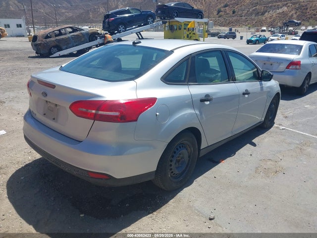 Ford 2015 2015 1FADP3E27FL301936 Image 4