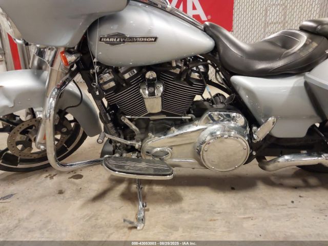 2023 HARLEY-DAVIDSON FLHX 1HD1KBC18PB676658 Photo 8