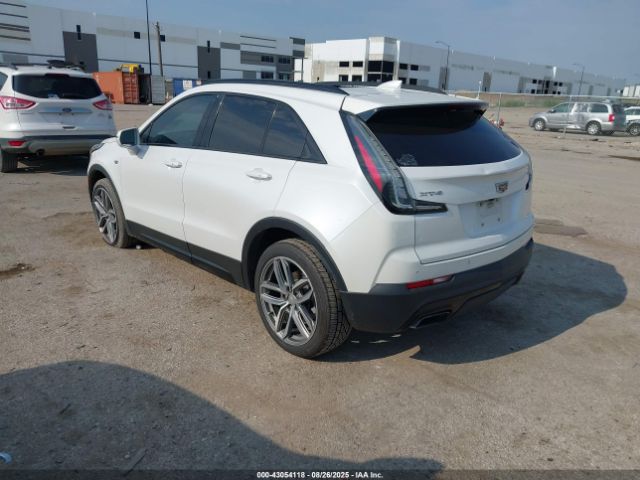 2019 CADILLAC XT4 1GYFZER49KF126886 Photo 2