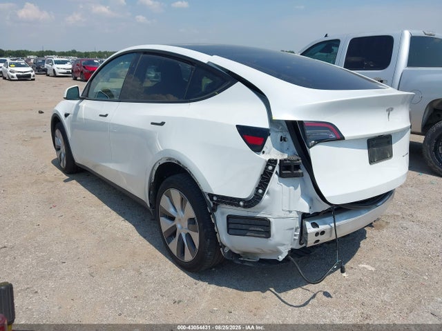 2023 TESLA MODEL Y 7SAYGDEE6PA148739 Photo 2