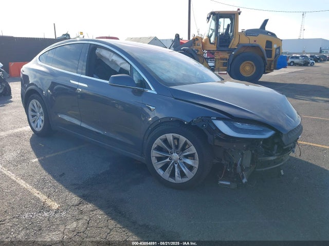 2018 TESLA MODEL X 5YJXCAE24JF137323 Photo 0