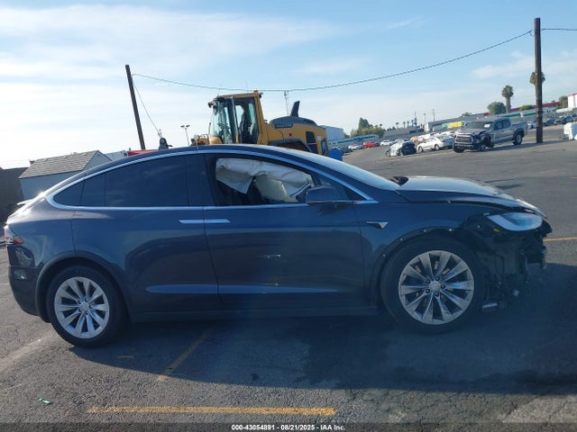 5YJXCAE24JF137323 Tesla MODEL X
