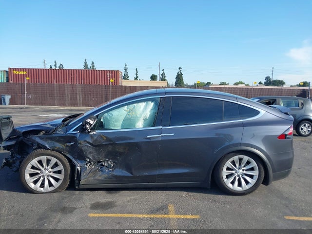 5YJXCAE24JF137323 Tesla MODEL X