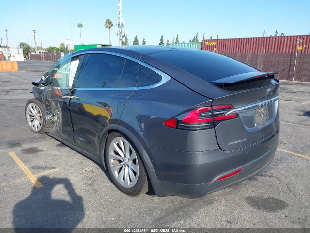 2018 TESLA MODEL X 5YJXCAE24JF137323 Photo 2