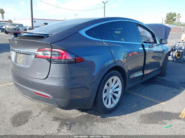 2018 TESLA MODEL X 5YJXCAE24JF137323 Photo 3
