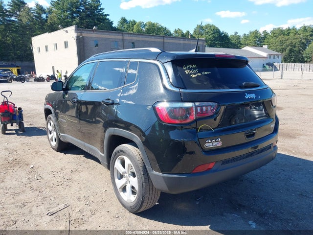 Jeep 2019 2019 3C4NJDBB0KT850807 Image 3