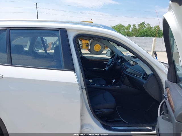 WBAVM1C56FVW57644 BMW 2015