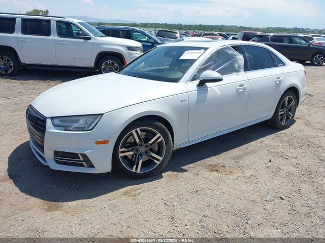 2018 AUDI A4 WAUENAF44JA069211 Photo 1