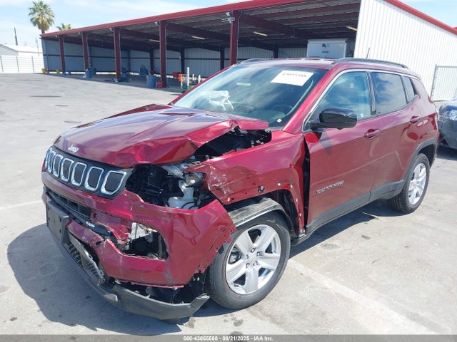 Jeep 2022 2022 3C4NJDBB4NT219305 Image 2