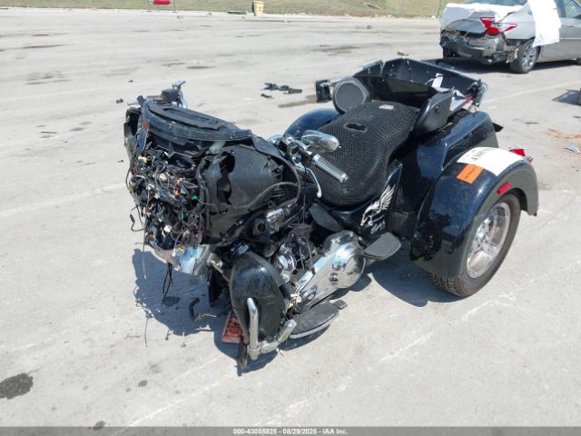 2017 HARLEY-DAVIDSON FLHTCUTG 1HD1MAD16HB852496 Photo 1