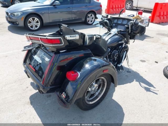 2017 HARLEY-DAVIDSON FLHTCUTG 1HD1MAD16HB852496 Photo 3