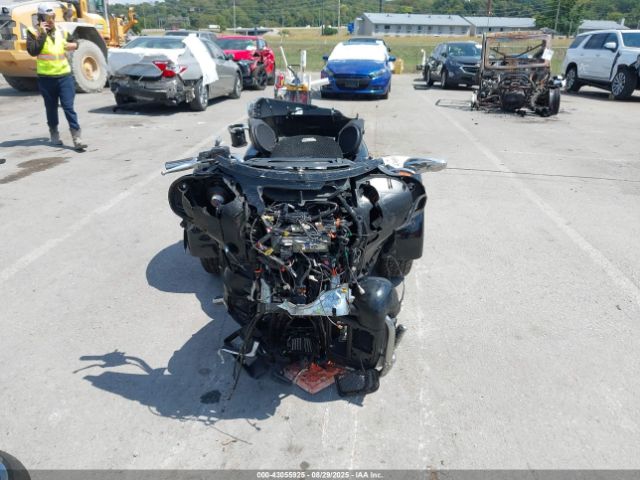 2017 HARLEY-DAVIDSON FLHTCUTG 1HD1MAD16HB852496 Photo 4