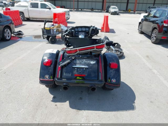 2017 HARLEY-DAVIDSON FLHTCUTG 1HD1MAD16HB852496 Photo 5