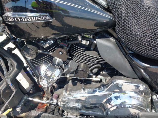 2017 HARLEY-DAVIDSON FLHTCUTG 1HD1MAD16HB852496 Photo 8