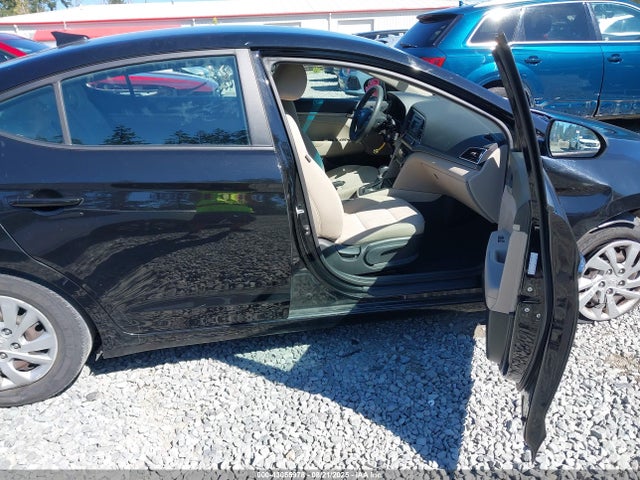 KMHD74LF2HU401957 Hyundai Elantra