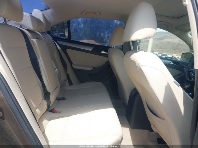 3VWD17AJ6FM305908 Volkswagen 1.8t