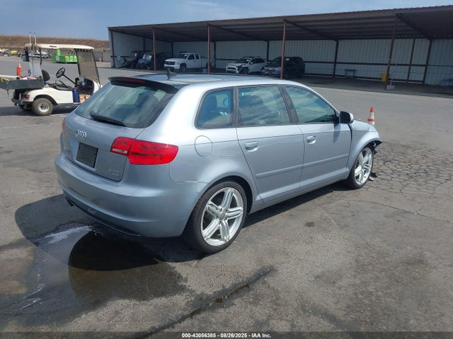 2013 AUDI A3 WAUMFAFM3DA028887 Photo 3