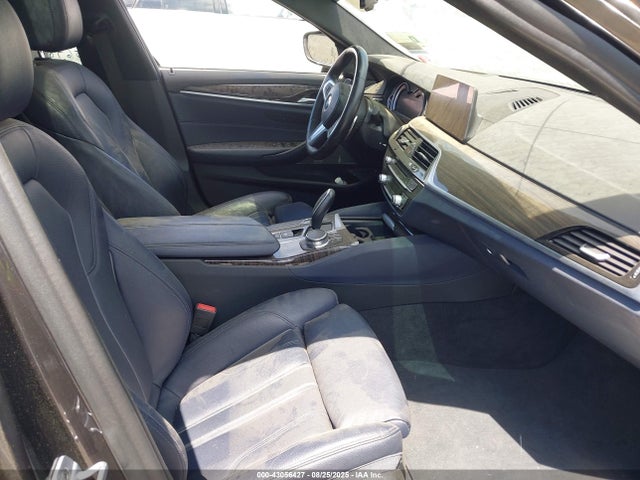 WBAJA9C58KB389293 BMW 530e