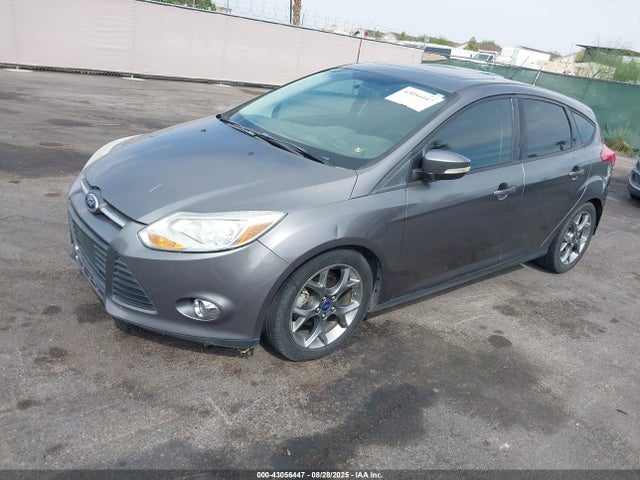 Ford Focus 2014 1FADP3K29EL455213 Image 2
