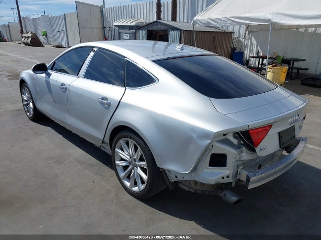 2015 AUDI A7 WAUWGAFC9FN041975 Photo 2