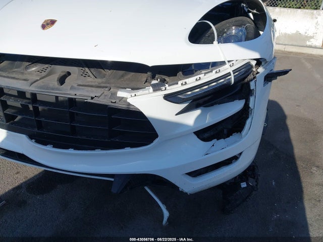 Porsche Macan 2017 WP1AG2A53HLB53129 Image 18
