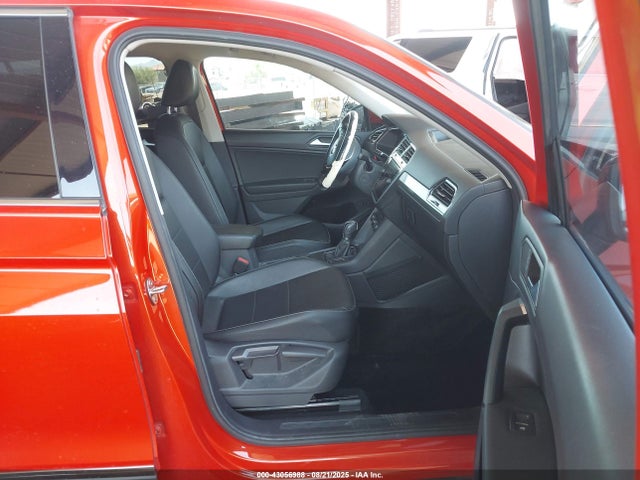 3VV3B7AX1KM054324 Volkswagen Tiguan