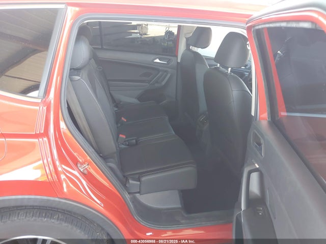 3VV3B7AX1KM054324 Volkswagen Tiguan