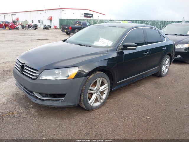 Volkswagen Passat 2014 1VWCN7A36EC021860 Image 2