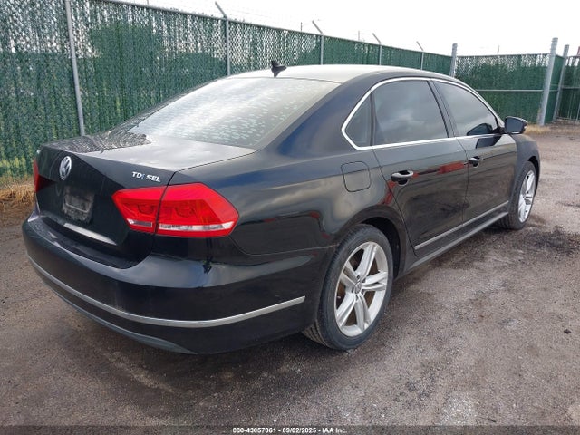 Volkswagen Passat 2014 1VWCN7A36EC021860 Image 4