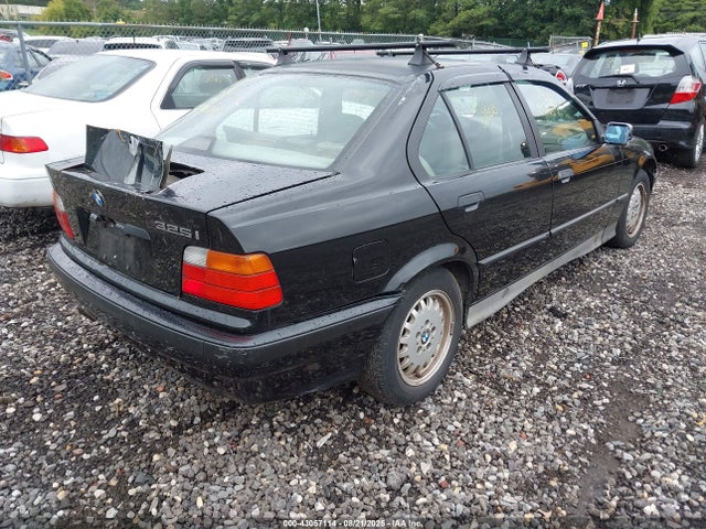 1992 BMW 325 WBACB4319NFF81134 Photo 3
