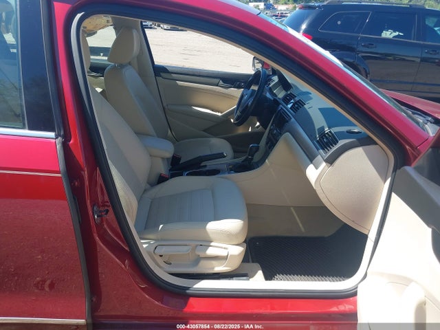 Volkswagen Passat 2015 1VWBT7A31FC005052 Image 5