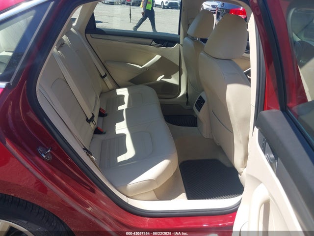 Volkswagen Passat 2015 1VWBT7A31FC005052 Image 8