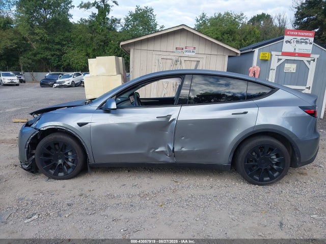 Tesla Model Y 2024 7SAYGDEE2RA269335 Image 14