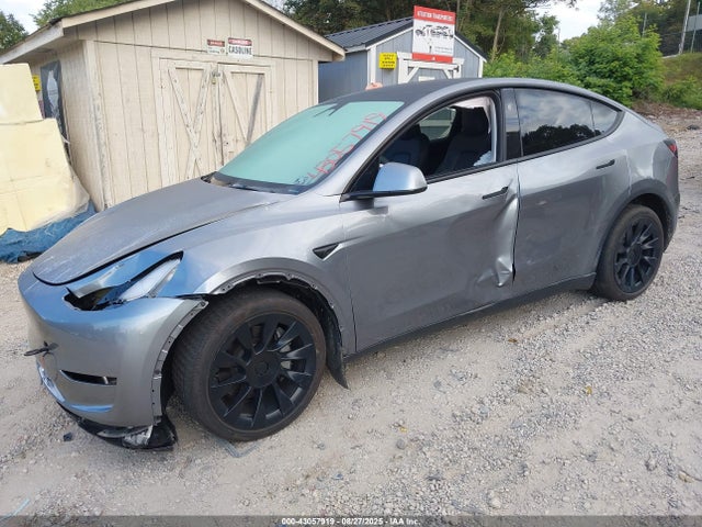 Tesla Model Y 2024 7SAYGDEE2RA269335 Image 2
