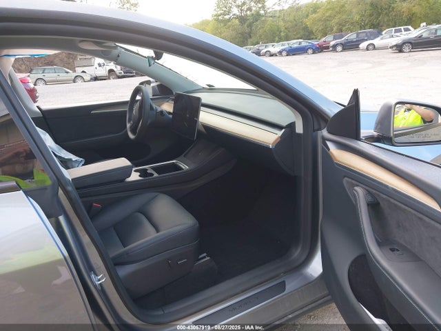 Tesla Model Y 2024 7SAYGDEE2RA269335 Image 5