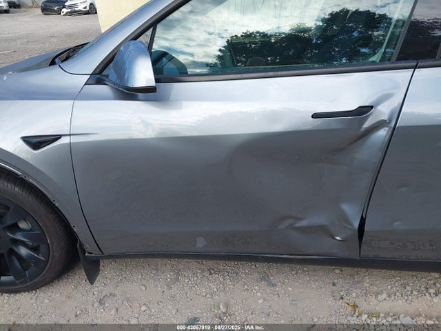 Tesla Model Y 2024 7SAYGDEE2RA269335 Image 6