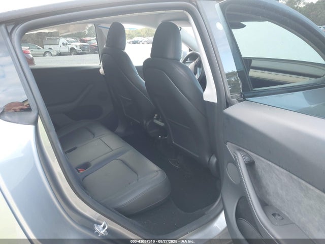 Tesla Model Y 2024 7SAYGDEE2RA269335 Image 8