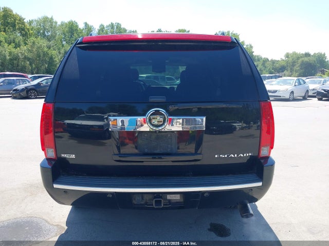 43058172 :رقم المزاد ، 1GYS4CEF6BR155589 vin ، 2011 Cadillac Escalade Premium مزاد بيع