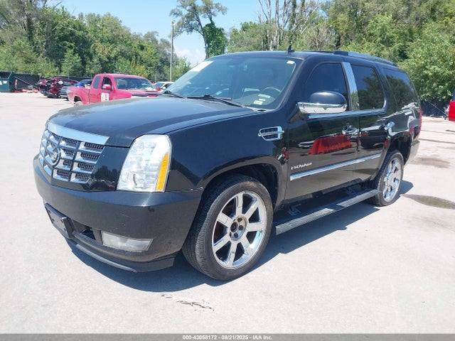 43058172 :رقم المزاد ، 1GYS4CEF6BR155589 vin ، 2011 Cadillac Escalade Premium مزاد بيع