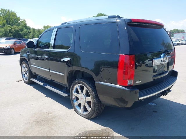 43058172 :رقم المزاد ، 1GYS4CEF6BR155589 vin ، 2011 Cadillac Escalade Premium مزاد بيع
