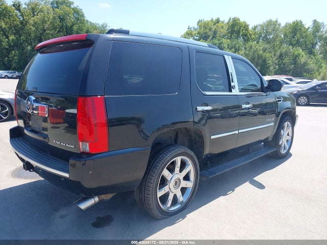 43058172 :رقم المزاد ، 1GYS4CEF6BR155589 vin ، 2011 Cadillac Escalade Premium مزاد بيع